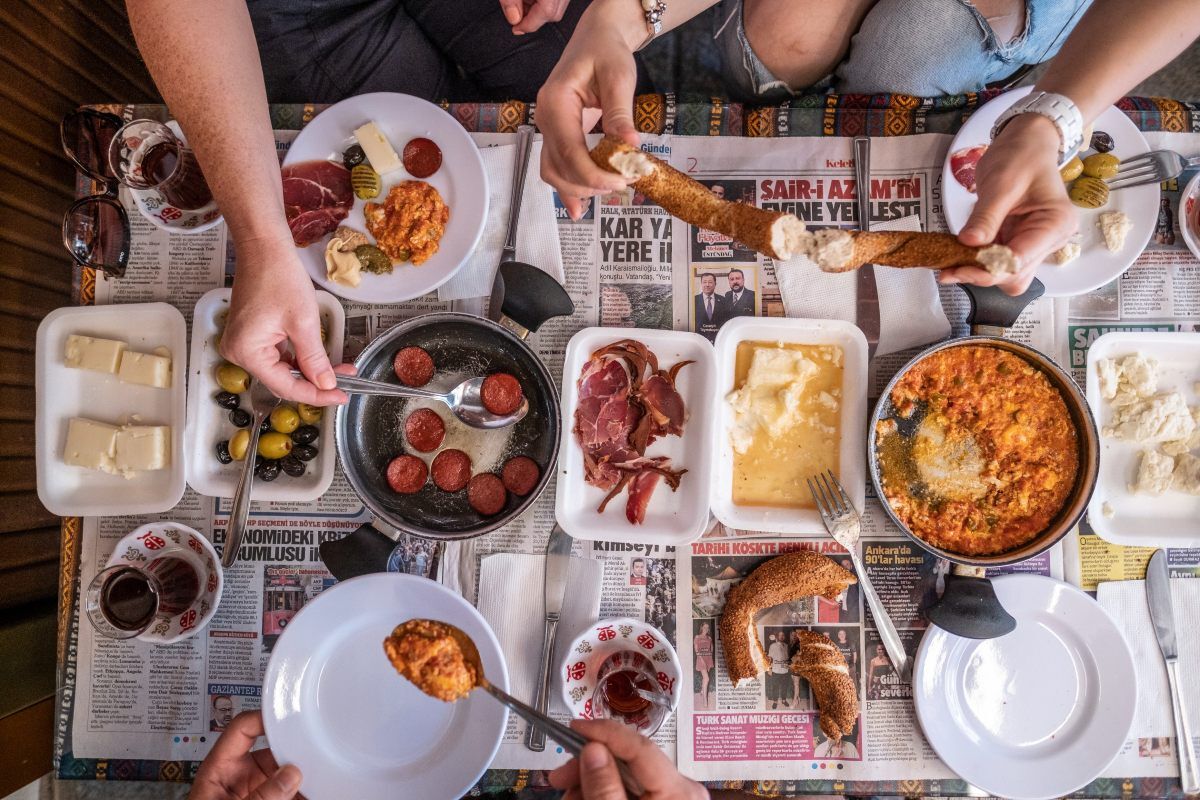Full Table- Yummy Food Tours Best Istanbul Food Tours